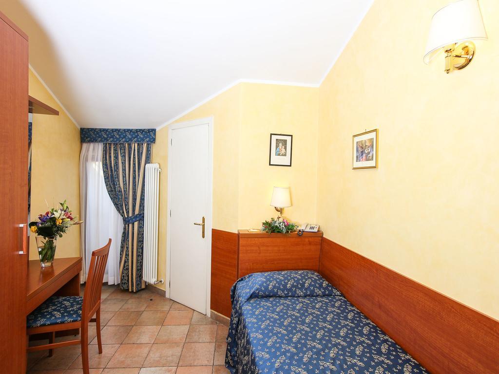 Casa Di Santa Francesca Romana a Ponte Rotto Habitación foto