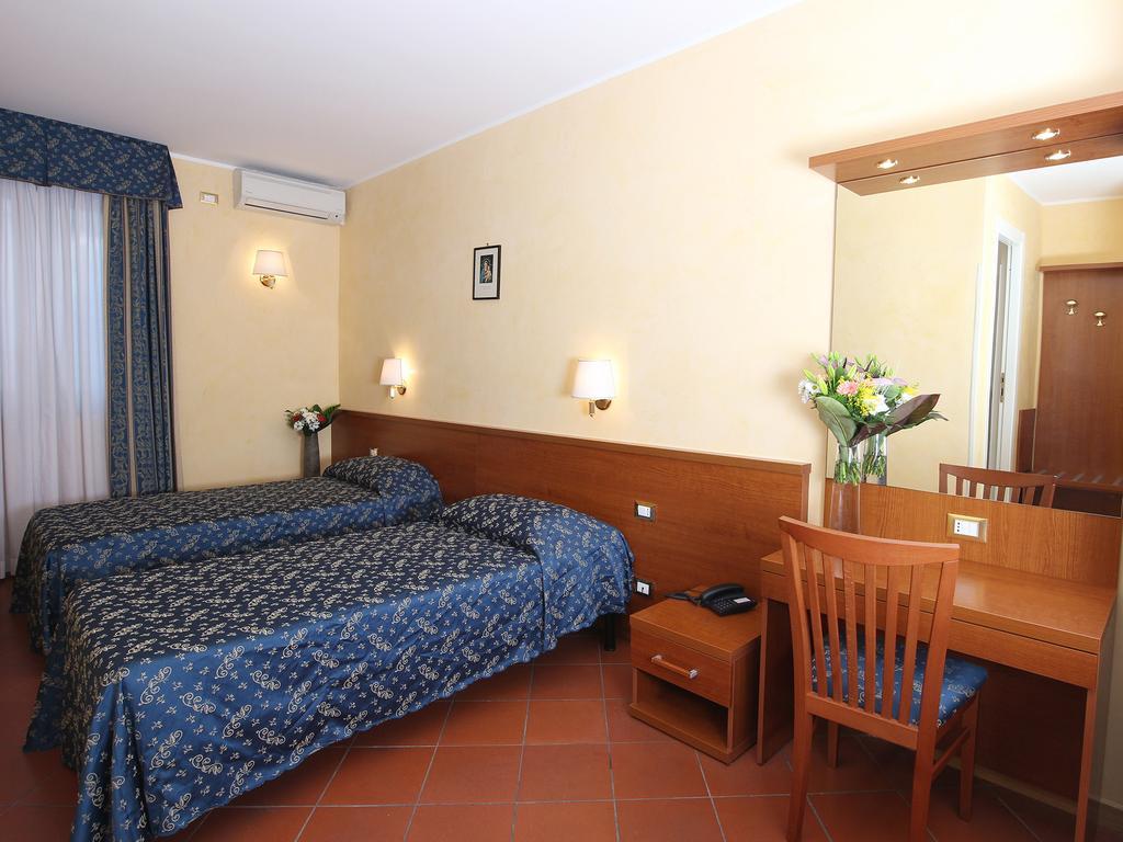 Casa Di Santa Francesca Romana a Ponte Rotto Habitación foto